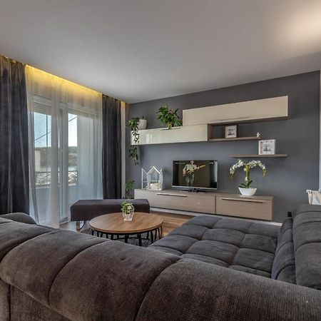 Apartman Tragos โตรกีร์ ภายนอก รูปภาพ