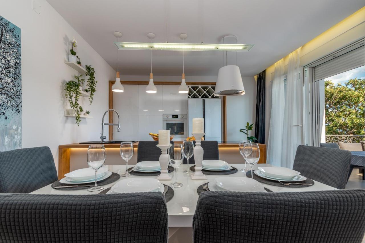 Apartman Tragos โตรกีร์ ภายนอก รูปภาพ