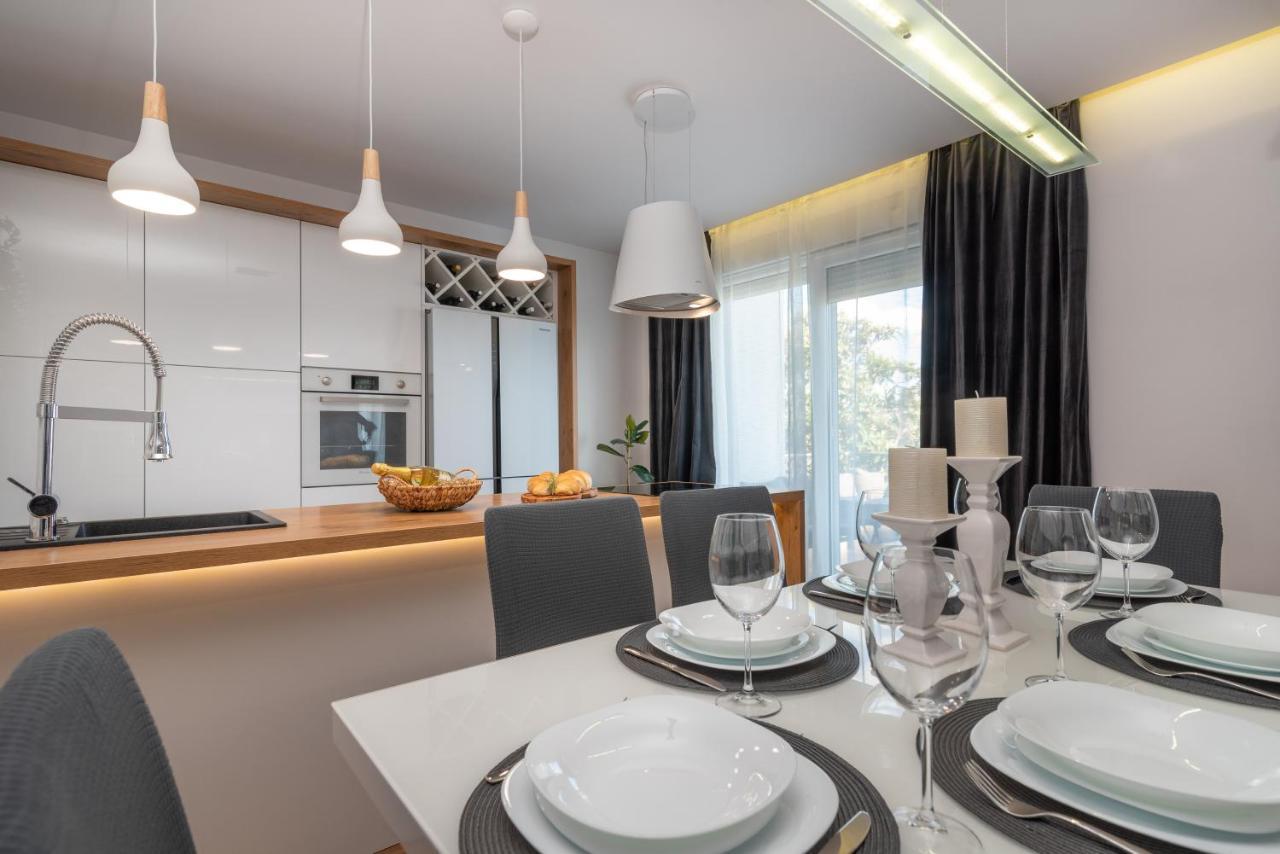 Apartman Tragos โตรกีร์ ภายนอก รูปภาพ