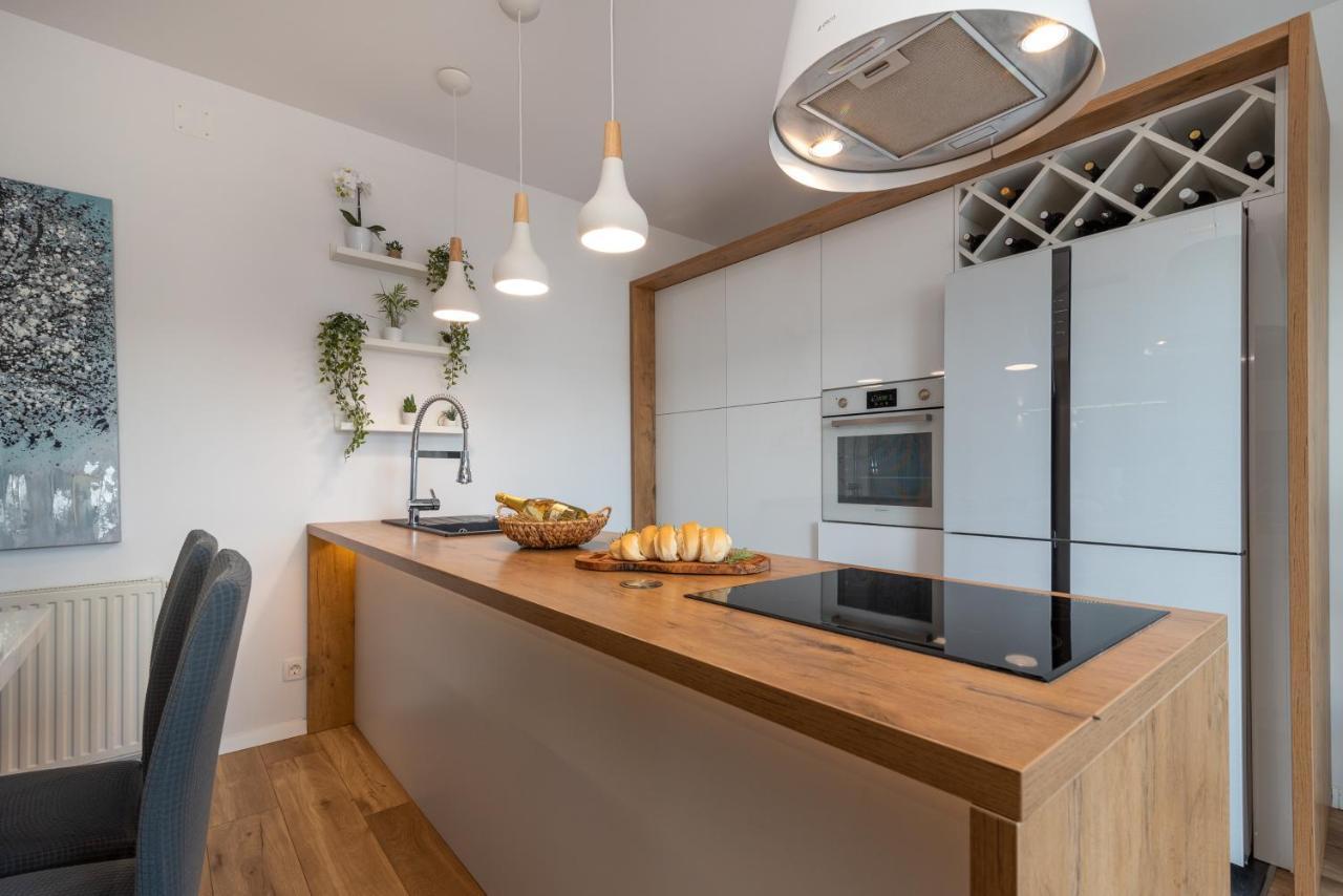 Apartman Tragos โตรกีร์ ภายนอก รูปภาพ