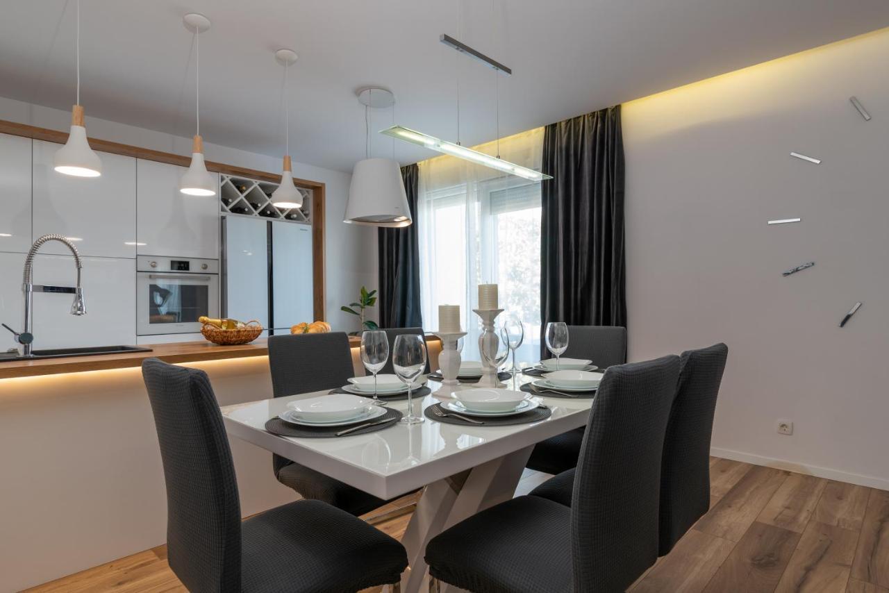Apartman Tragos โตรกีร์ ภายนอก รูปภาพ