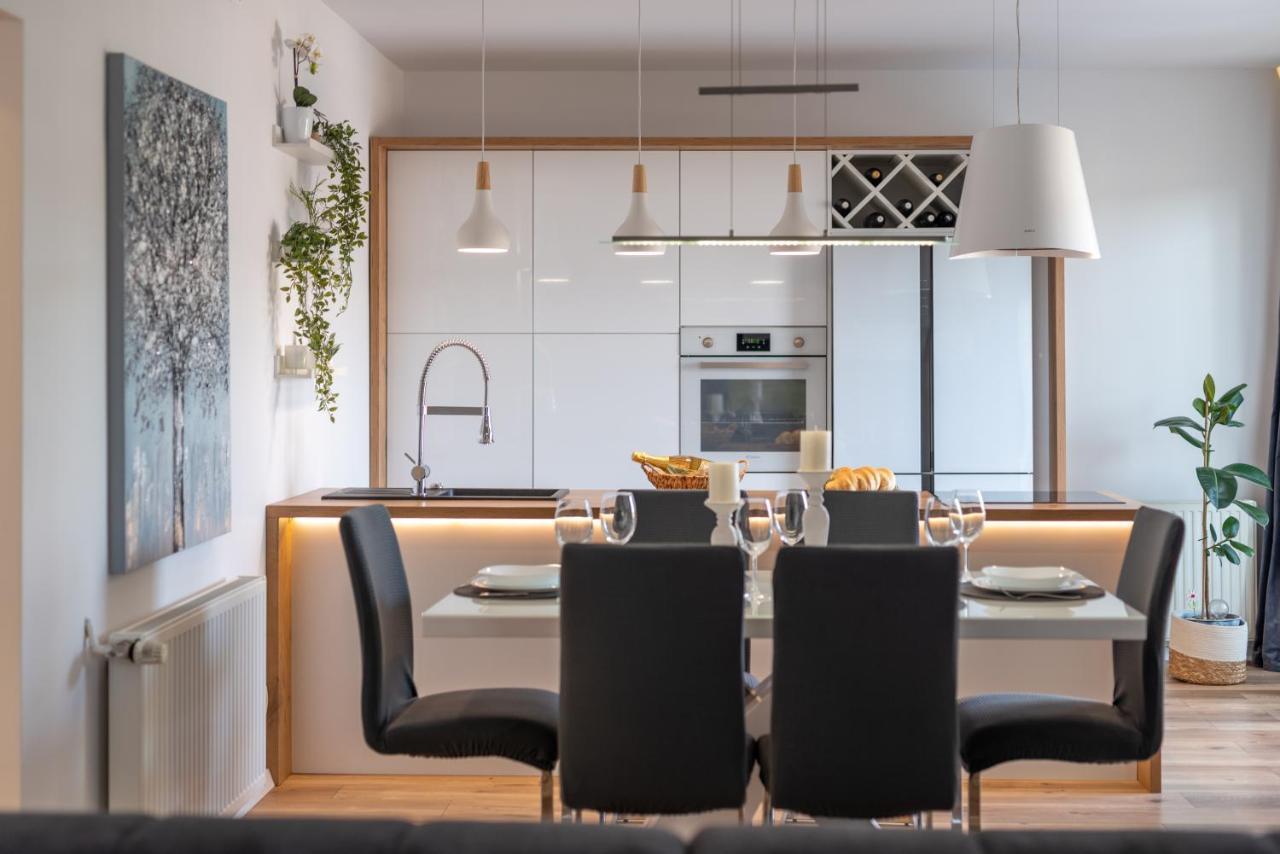 Apartman Tragos โตรกีร์ ภายนอก รูปภาพ