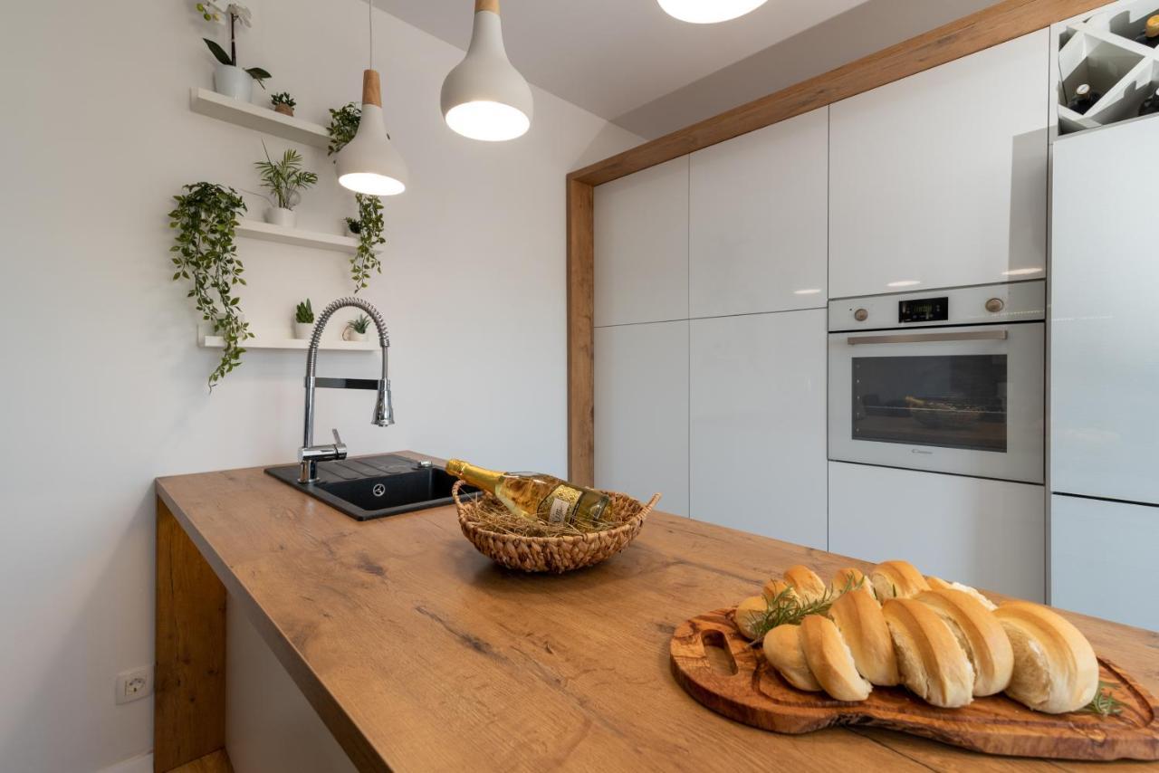 Apartman Tragos โตรกีร์ ภายนอก รูปภาพ