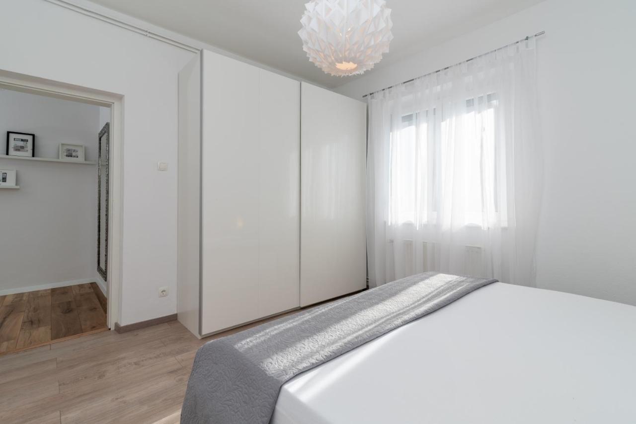 Apartman Tragos โตรกีร์ ภายนอก รูปภาพ