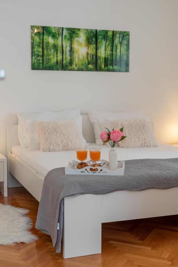 Apartman Tragos โตรกีร์ ภายนอก รูปภาพ
