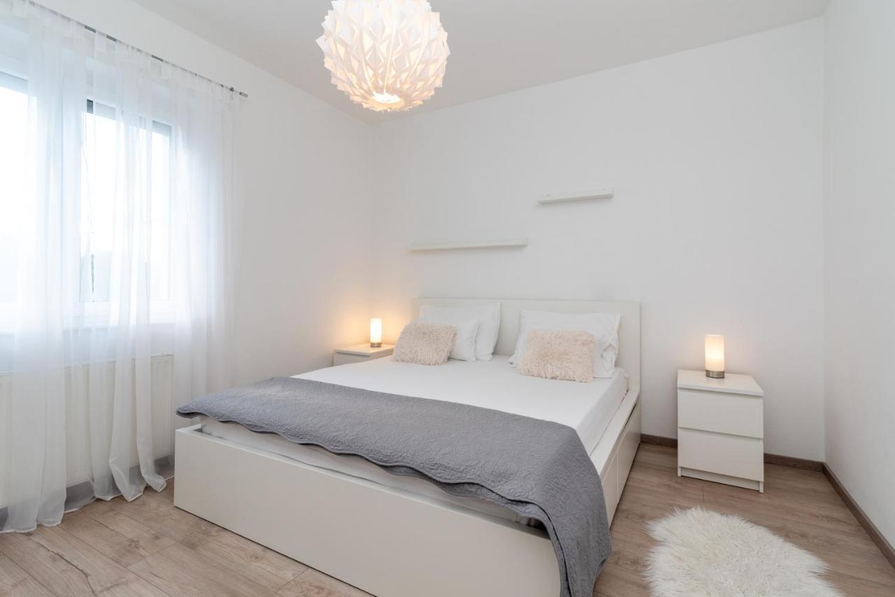 Apartman Tragos โตรกีร์ ภายนอก รูปภาพ