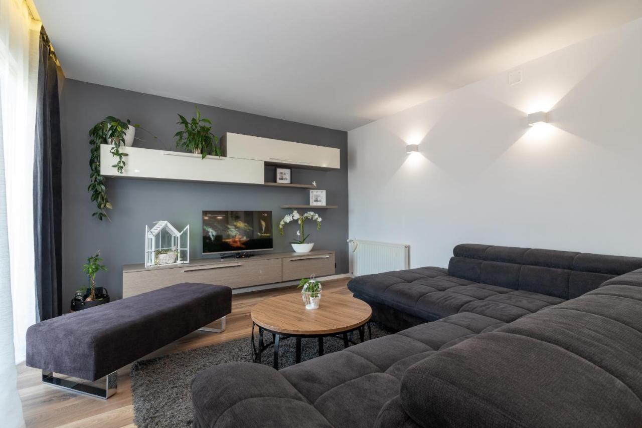 Apartman Tragos โตรกีร์ ภายนอก รูปภาพ