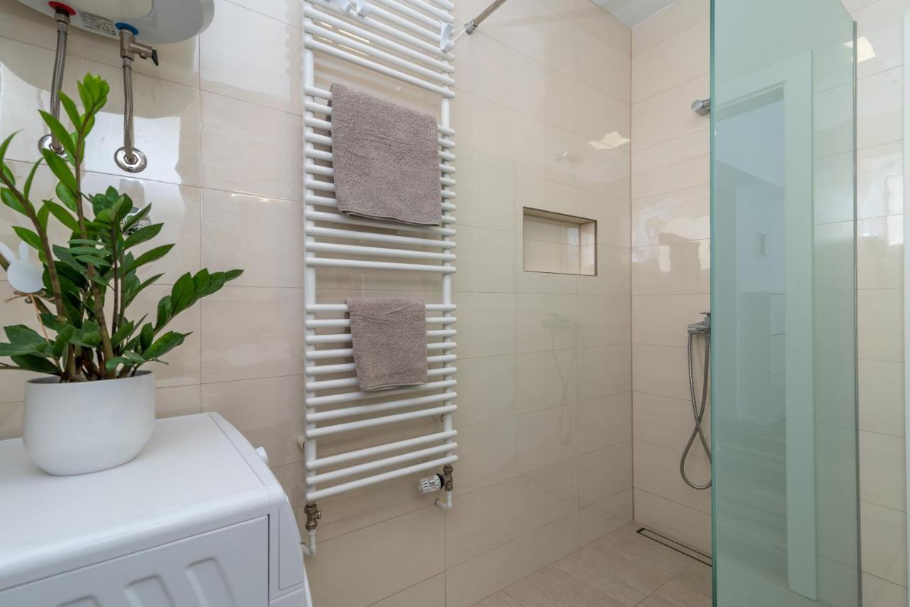 Apartman Tragos โตรกีร์ ภายนอก รูปภาพ