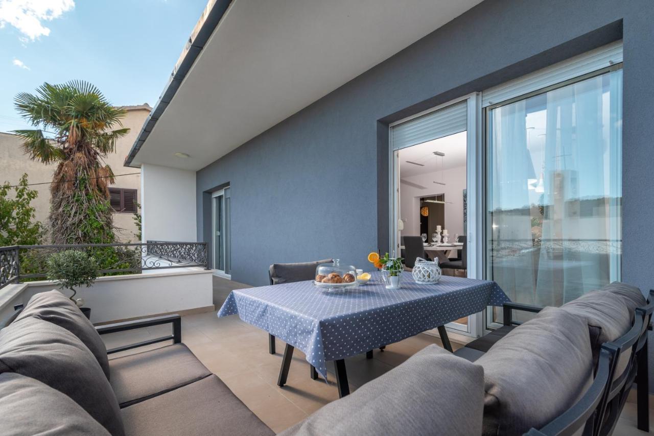 Apartman Tragos โตรกีร์ ภายนอก รูปภาพ