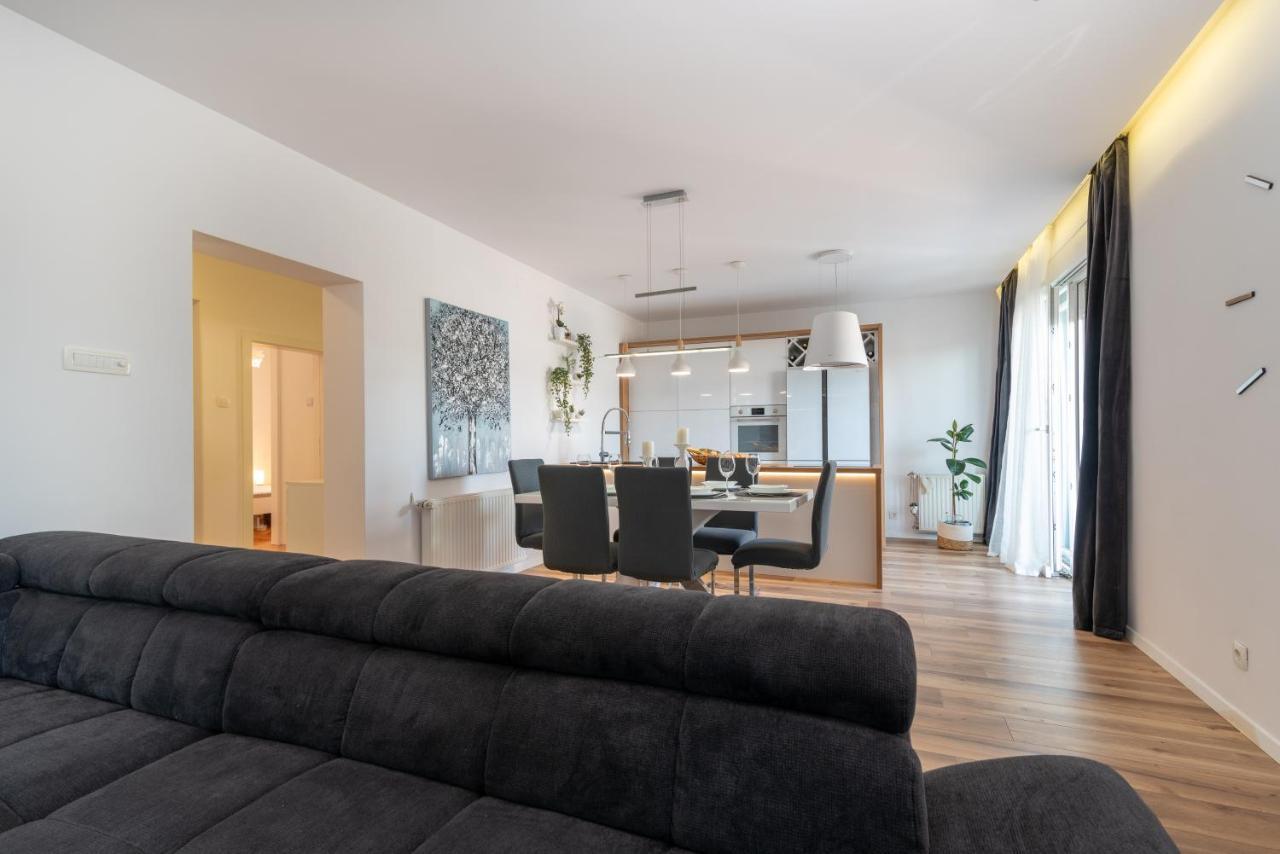 Apartman Tragos โตรกีร์ ภายนอก รูปภาพ