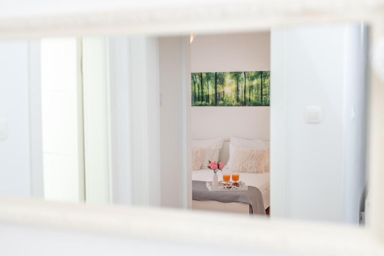 Apartman Tragos โตรกีร์ ภายนอก รูปภาพ