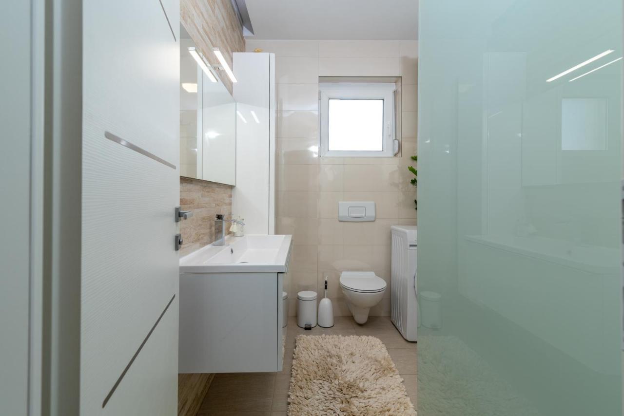 Apartman Tragos โตรกีร์ ภายนอก รูปภาพ