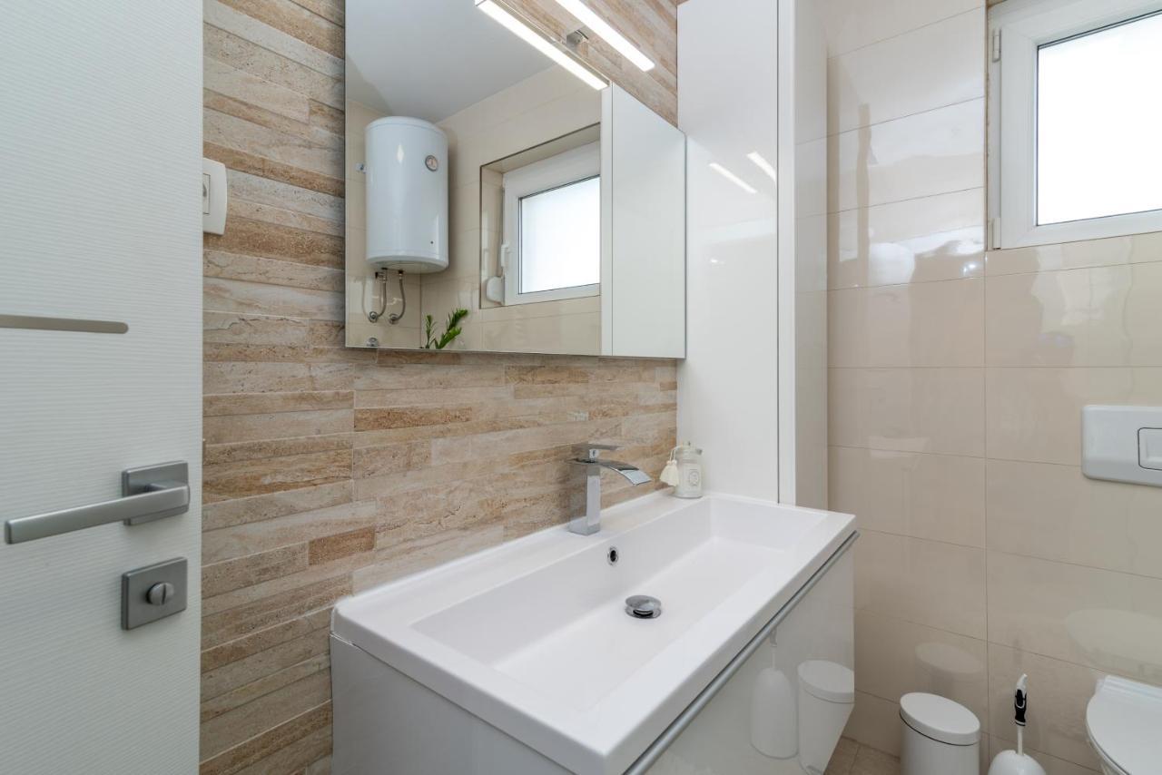 Apartman Tragos โตรกีร์ ภายนอก รูปภาพ